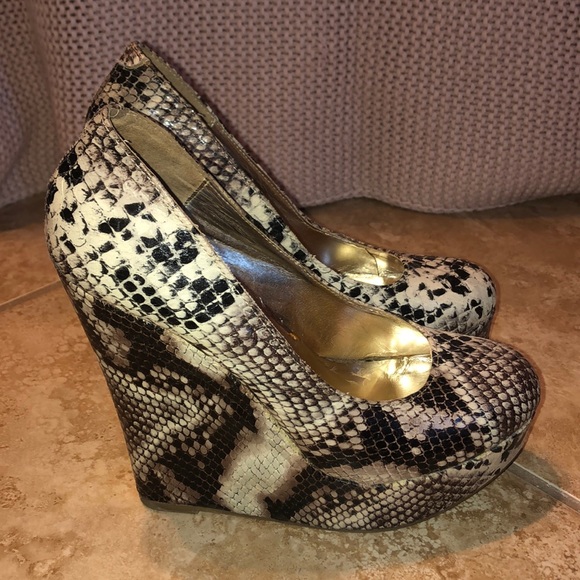 Steve Madden 7 P-Mardi Python print wedges - Picture 5 of 8